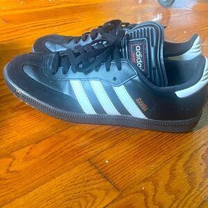 Samba women’s size 8 worn . New condition